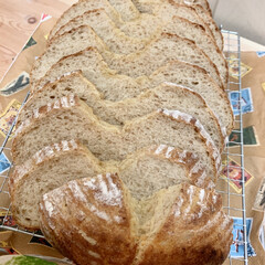 カンパーニュ/自家製天然酵母パン/うちの定番料理 ライ麦パンをカットしました💕💕
ライ麦の…(2枚目)