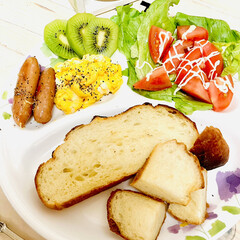 サラダ/朝食/焼きたて/ポーリッシュ法/カンパーニュ/手作りパン 焼きたてパン👩‍🍳

☕️とサラダでいた…(3枚目)