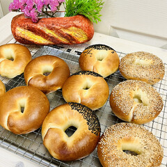 ベーグル/自家製天然酵母パン/手作りパン 自家製天然酵母パンベーグル🥯

プレーン…(1枚目)