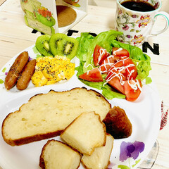 サラダ/朝食/焼きたて/ポーリッシュ法/カンパーニュ/手作りパン 焼きたてパン👩‍🍳

☕️とサラダでいた…(1枚目)