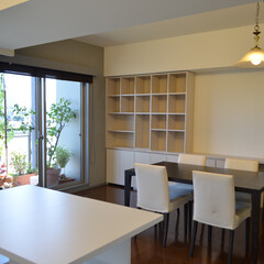 壁面収納/LDK/リノベーション 段階的に造作した家具を壁面にまとめました。(1枚目)