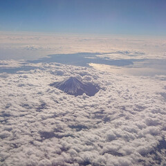 あけおめ/冬/旅行/風景 飛行機からみた富士山！やっぱり雲より高い…(1枚目)