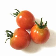 自給自足/庭/初収穫/家庭菜園/トマト/暮らし 今年はミニトマトの苗を1本庭に植えました…(1枚目)