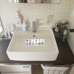 魔法のテープ/キッチン泡ハイター/撥水コーティング剤弾き/鏡洗面台用おそうじクロス/そうじの神様/サンサンスポンジ/... こんばんは🌃
.
.
今日のこそうじは、…