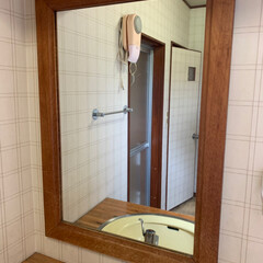 はじめてフォト投稿/DIY/暮らし/リフォーム/お片付け/アンティークワックス 洗面台の鏡の木の枠を再生しました。
枠の…(2枚目)