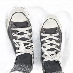 フォロー大歓迎/冬/100均/ダイソー/ファッション 雪！雪！雪！⛄️
冬でもスニーカーを履き…(1枚目)