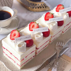 White/STRAWBERRY/cake/Cafe/sweets/ホワイト/... 🍓ホワイトショートケーキ

ふわふわなホ…(1枚目)