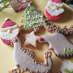 アイシングクッキー/クリスマスクッキー/手作りクッキー/手作り/クリスマス/おうち時間/... 少し大きめのクッキーを焼いて
アイシング…(1枚目)