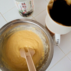 適当レシピ/芋焼酎/コーヒーの香り/パウンドケーキ/日曜日の朝 パウンドケーキ焼こうかなと。
入れるもの…(1枚目)