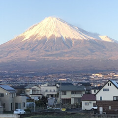 富士山/富士山麓/雪化粧/女富士 帰宅時の富士山🗻

昼間まで降っていた雨…(1枚目)