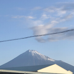 富士山/富士山麓/雪化粧 おはようございます☀

今朝の富士山🗻
…(1枚目)