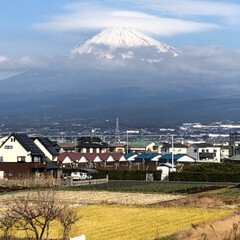 笠雲/富士山 今日の富士山🗻
こんなに晴れてる☀️のに…(1枚目)