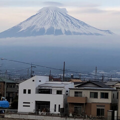 笠雲/富士山 今日の富士山🗻
帰宅時に富士山🗻は笠雲☁…(1枚目)