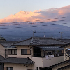 赤富士/富士山 今日の富士山🗻
1枚目はお昼時で富士山🗻…(2枚目)