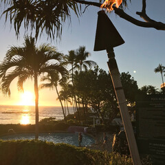 ハワイ/夕日/炎/海/はじめてフォト投稿 ハワイで撮った夕日の写真です(1枚目)