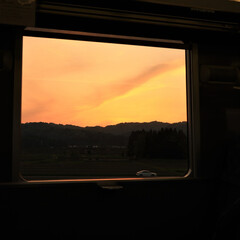 夕日/旅/電車/車窓/おでかけワンショット 今日の宿までもう少し


旅の途中、宿に…(1枚目)