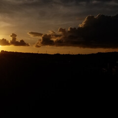 わたしのお気に入り 学校帰りの橋から見えた夕日の光景。
雲と…(1枚目)