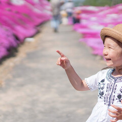 子供/おでかけワンショット 満開の芝桜を見て
『ピンク！』と大喜びな…(1枚目)