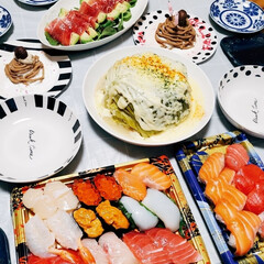 家族団らん/お祝い/おうちごはん/お寿司/モンブランケーキ/誕生日会/... 先日は、私の誕生日でした😊
子供達がお料…