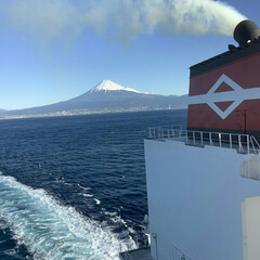 富士山 海の上から富士山🎵

船長さんから送って…(1枚目)