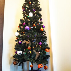 ハロウィン/クリスマスツリー/セリア/飾り/ハロウィンツリー/子供が喜ぶ/... クリスマスにしかツリーを出さないのを解消…(1枚目)