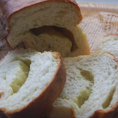 バジルソース/食パン/ホームベーカリー/手作りパン/おうち時間/一眼レフカメラ バジルソースとチーズを入れて食パンを焼き…(1枚目)