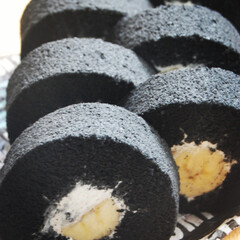 黒いロールケーキ/黒いスイーツ/バナナロールケーキ/ロールケーキ/お菓子作り/手作りスイーツ/... 黒いバナナロールケーキを作りました。
竹…(1枚目)
