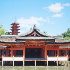 朱色 厳島神社に初めて行き、撮った写真です。
…(1枚目)