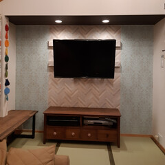 壁掛けテレビ金具 金物 TVセッターフリースタイル VA126 Mサイズ(壁掛け金具)を使ったクチコミ「小上がりの畳スペースをスッキリさせたくて…」(2枚目)