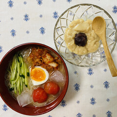キムチ/ゆで卵/黒蜜きなこ/ふわーちぇ/業スー/冷麺 こんにちは🌞
今日のお昼は冷麺!
デザ…