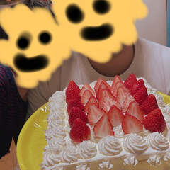 苺/誕生日/手作りケーキ 4月17日旦那さんの誕生日でした🎂

苺…(2枚目)