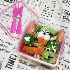 飽きが来るかも/サラダ/お弁当記録/娘のお弁当/今日のお弁当/ランチボックス/... 今日の娘のお弁当🍱🍴
⸜❤︎⸝サラダ…