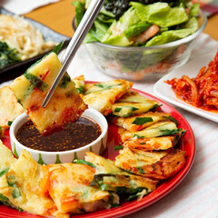 チヂミ/韓国料理/おうちごはん/簡単料理/時短料理/同棲生活/... 簡単に作れるのにすごく喜んでもらえる料理…(1枚目)