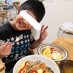 オムライス/小学生/料理/男飯 昨日は小学1年生の息子がお昼ご飯に初めて…(1枚目)