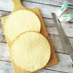 SUNCRAFT/サンクラフト スポンジスライサー用 補助具 PP−538(パン切りナイフ)を使ったクチコミ「米粉と米油のスポンジケーキ、移動させる時…」(1枚目)