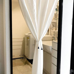 フリンジ/洗面所DIY/ハンドメイド/仕切りカーテン/カーテン/タッセルテープ/... 仕切りカーテンを作りました。
洗面所と廊…(1枚目)