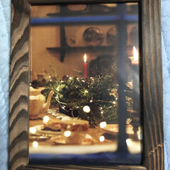 蝋燭🕯の写真の入ったフォトフレーム 今日も焼き板の100均フレームに古いカレ…(1枚目)
