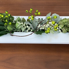 グリーン/ホワイト/テーブルアレンジメント/アーティフィシャルフラワーアレンジメント/ハンドメイド/花 グリーンとホワイトのテーブルアレンジメン…(3枚目)