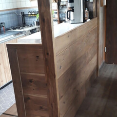 キッチン背面収納棚DIY/ラブリコDIY/コーヒータイム キッチンのレンジの場所にラブリコで棚を作…(3枚目)